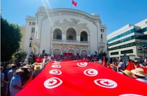 يقابله دعم الأقلية.. رفض واسع لنتائج استفتاء تونس