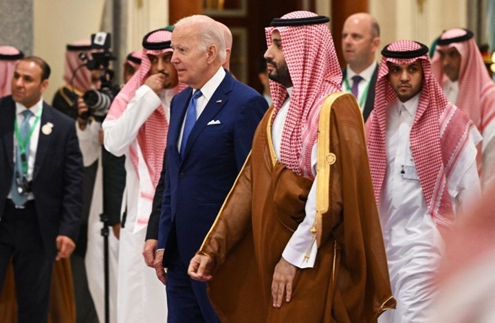 معارضون سعوديون ينددون بزيارة بايدن.. واتهامات لابن سلمان