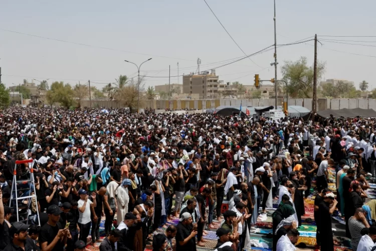 مظاهرات متزامنة في العراق.. الصدر يطالب بدعم الإصلاح وترقب لحشود الإطار التنسيقي