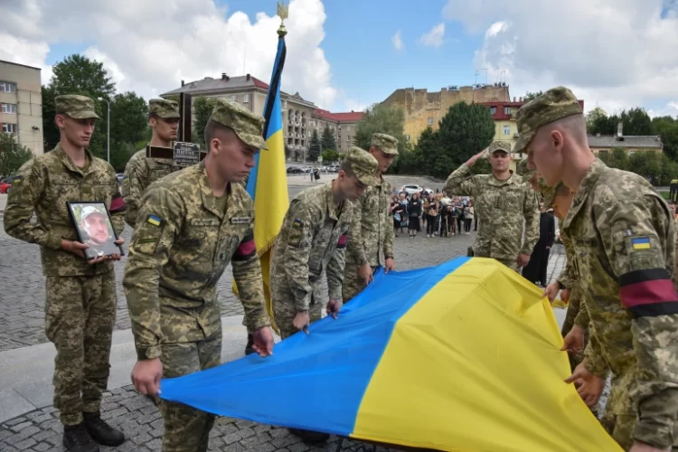 كييف تكشف حصيلة القتلى بصفوف جيشها وأنباء عن تمرد على الروس في الشرق