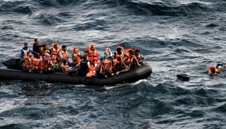 غرق قارب قبالة سواحل سوريا ووفاة العشرات