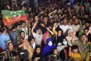 باكستان: المسيرة الكبرى تستأنف تحركها نحو العاصمة وعمران خان يقودها عن بعد