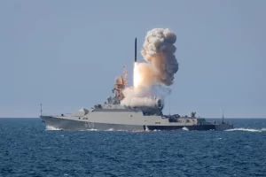كييف تبدأ إخلاء خيرسون.. وبريطانيا: روسيا تزيل رؤوسا نووية من صواريخ وتطلقها على أوكرانيا