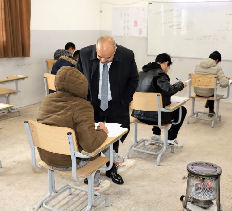 وزير التربية يتفقد سير امتحان الرياضيات في عدد من القاعات