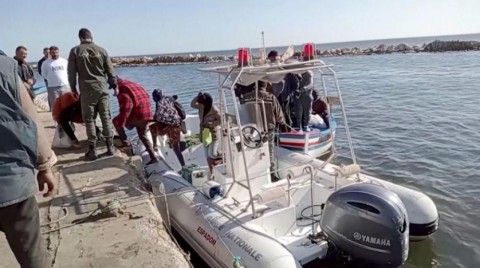 وفاة خمسة مهاجرين وفقدان عشرة في غرق مركب قبالة السواحل التونسية