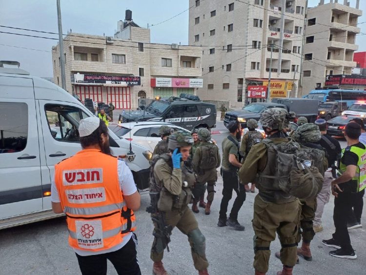 إصابة جندي "إسرائيلي" بعملية دهس في حوارة (شاهد)