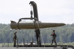 روسيا تقصف كييف بصواريخ إسكندر واعتراف أوكراني "نادر" بخسائر عسكرية