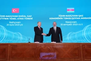 أردوغان في أذربيجان ووفود أميركية وروسية في أرمينيا ونزوح متواصل من قره باغ