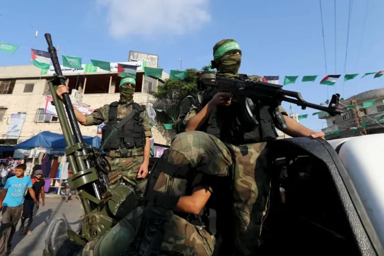 محلل عسكري إسرائيلي: جيشنا "مندهش" من قوة وتسليح حماس