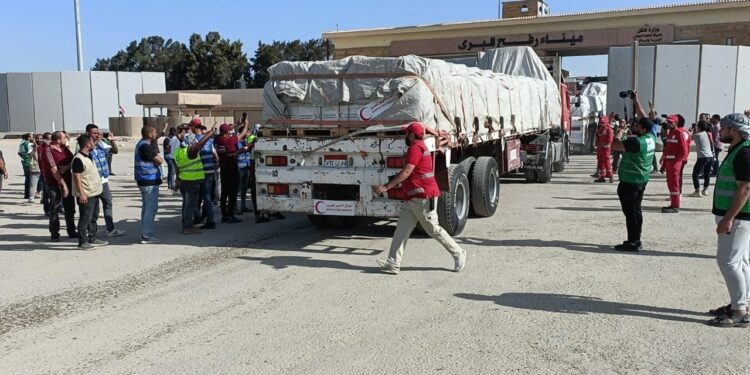 دخول 58 شاحنة مساعدات إلى غزة