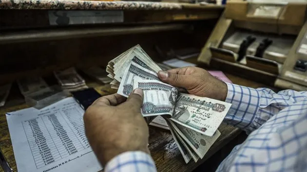 مصر تدرس توريق 25 بالمئة من إيراداتها الدولارية.. ماذا يعني ذلك؟
