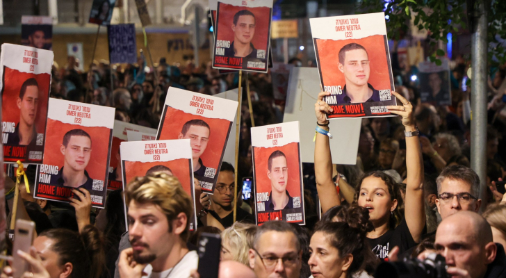  أسيران إسرائيليان يدعوان لمواصلة التظاهر ضد نتنياهو لإجباره على إتمام صفقة تبادل IMG_9036