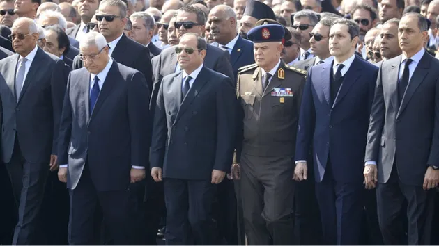 هل بدأت معركة طحن العظام بين السيسي وأبناء مبارك؟