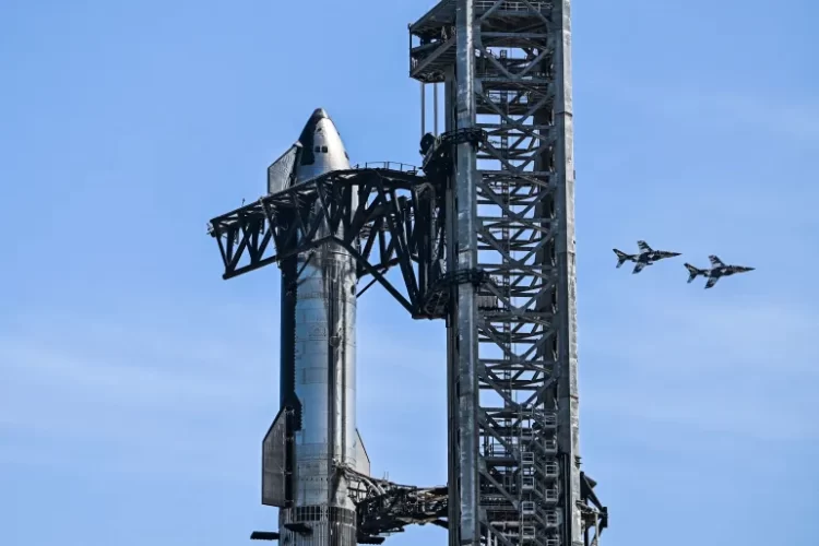 "سبيس إكس" تستعد لتجربة إطلاق جديدة لأقوى صاروخ في العالم