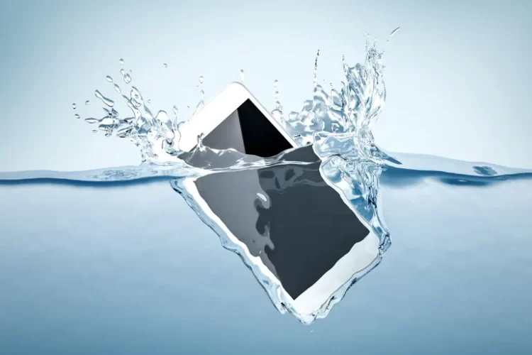 الهواتف المقاومة للماء.. حلول تكنولوجية لتحمل التحديات المائية