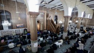 الأردنيون يؤدون صلاة عيد الفطر في مختلف المساجد بالمملكة