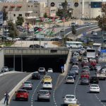 الحكومة تبدأ بتجربة فرض رسوم على الطرق في الأردن
