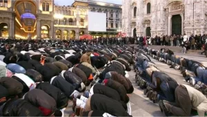 بقانون ضد المساجد.. هل تعاقب إيطاليا المسلمين قبل الانتخابات؟