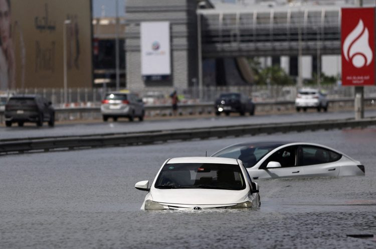 الإمارات: 545 مليون دولار لمعالجة منازل المواطنين من أضرار الأمطار