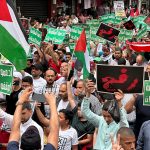 “ادعموا المقاومة وأوقفوا العدوان”.. مسيرة حاشدة في وسط البلد دعمًا لغزة (شاهد)