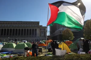 مخيم طلابي داخل كلية لندن الجامعية دعما لفلسطين