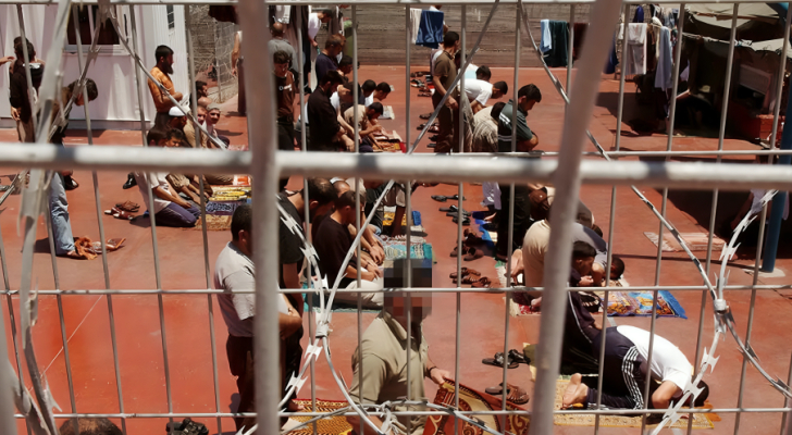 رئيس الشاباك يبلغ حكومة نتنياهو باكتظاظ السجون بالمعتقلين الفلسطينيين
